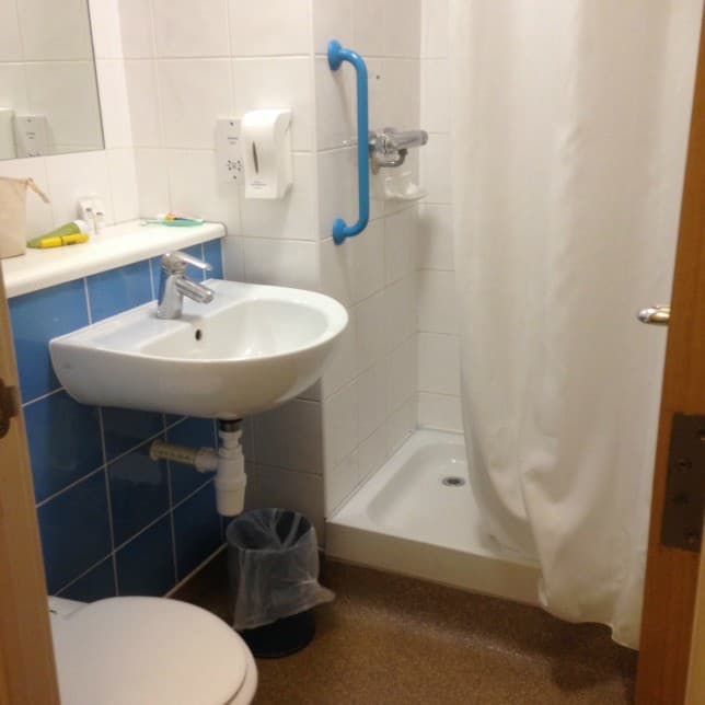 Travelodge London Central City Road Hotel Zena's Suitcase