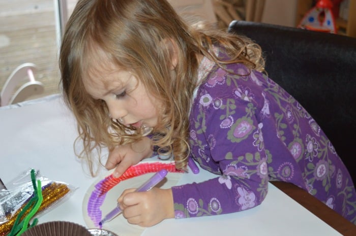 preschooler making love bugs crafts