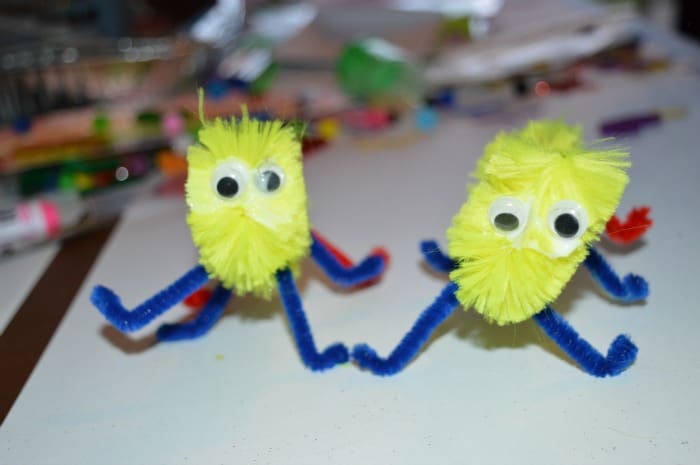 simple pipe cleaner love bugs craft