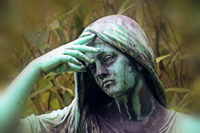 statue of woman looking distressed 