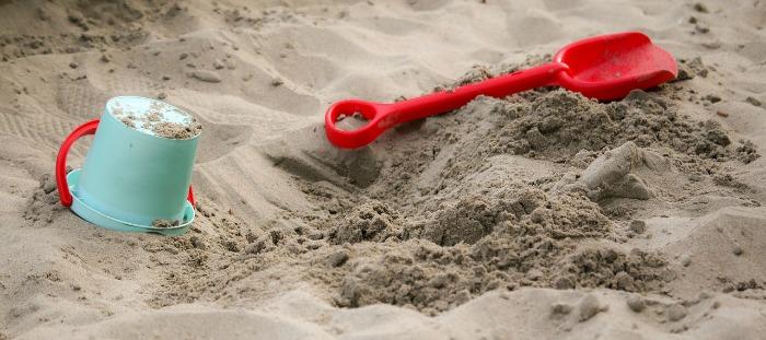 bucket-and-spade-in-sand