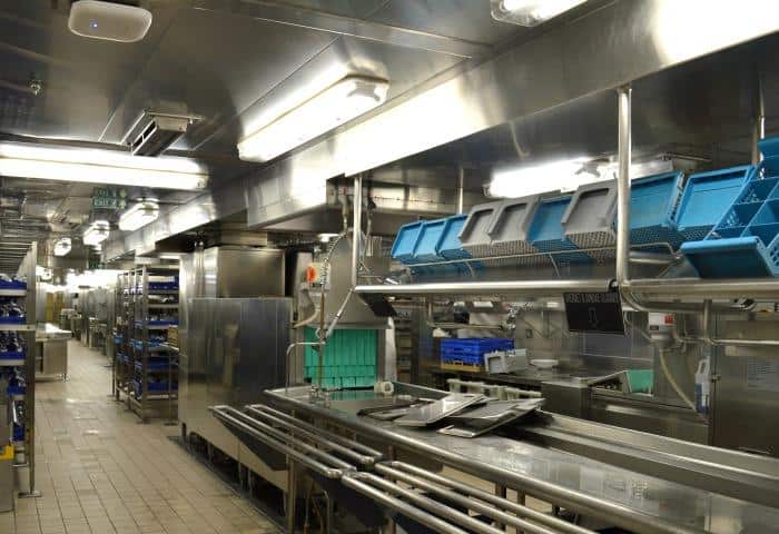 cruise-ship-kitchen