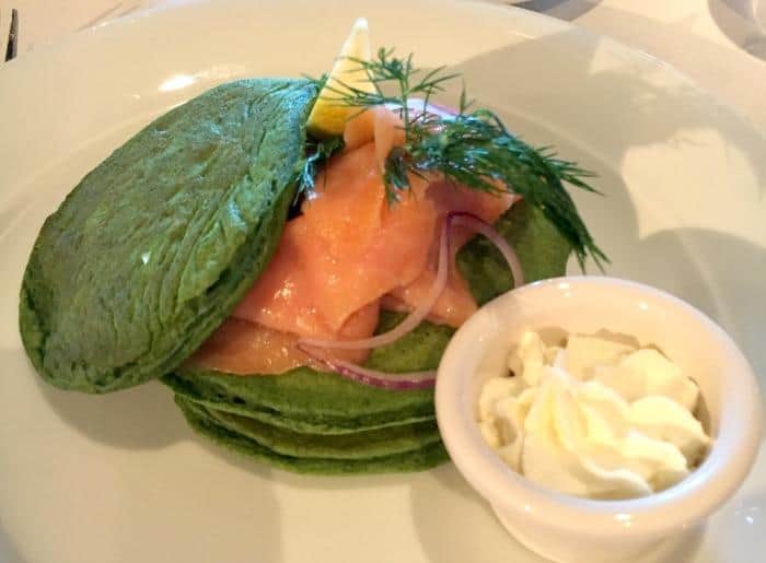 spinach-pancakes-and-smoked-salmon