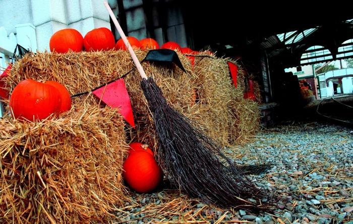 drayton-manor-park-halloween-broom