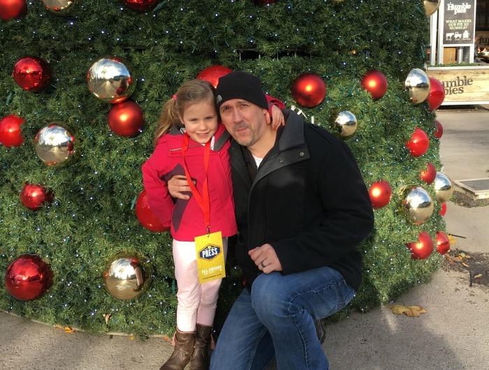 child-with-dad-at-christmas-tree