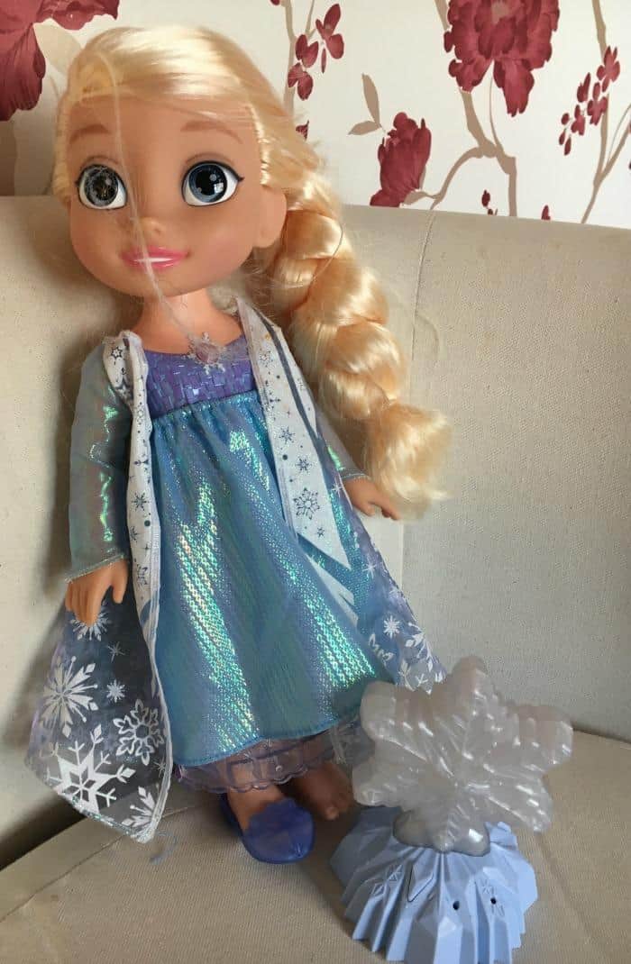 Frozen What s Going On With Elsa The Northern Lights FrozenNorthernLights FrozenIn nortonandco JakksToys Zena s Suitcase
