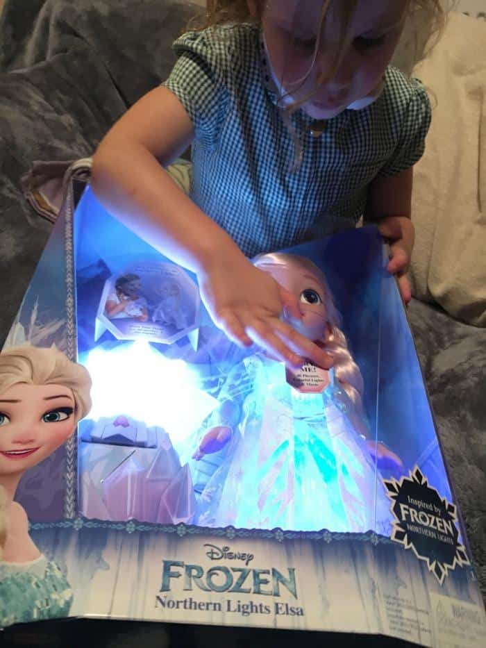 frozen-northern-lights-elsa-doll