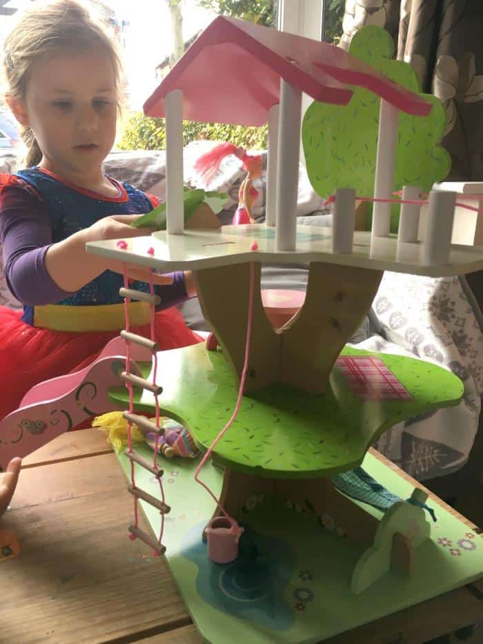 girl-playing-with-tree-house