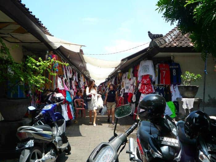 Girls shopping at Market in Bali 