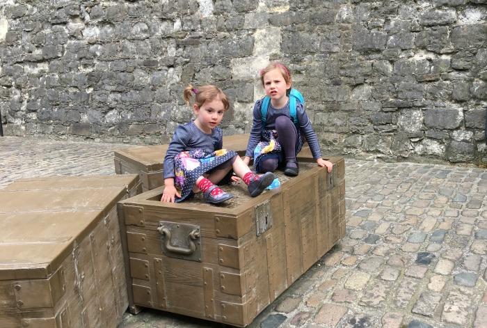 girls at tower of london