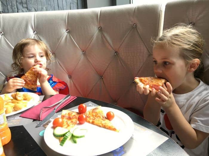 kids eating pizza at Cosmo Restaurant 