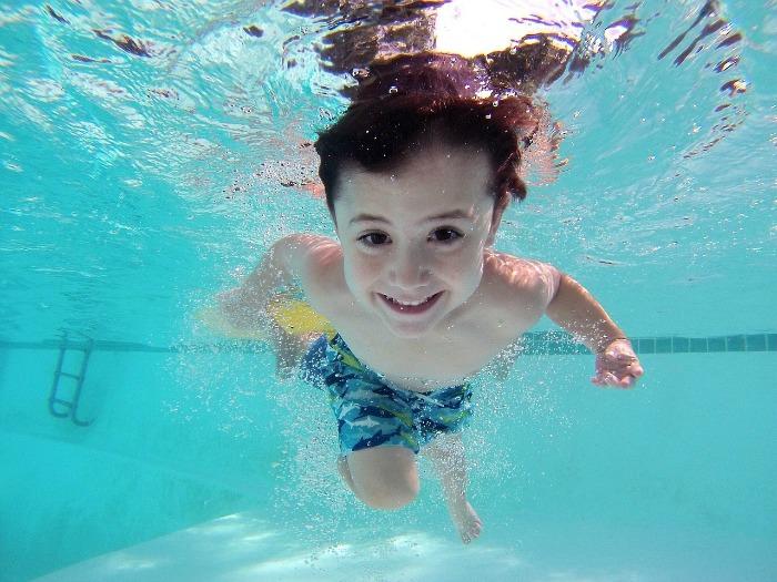 kid swimming under water
