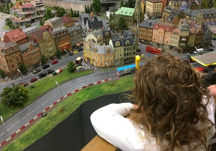 child at Miniatur Wunderland