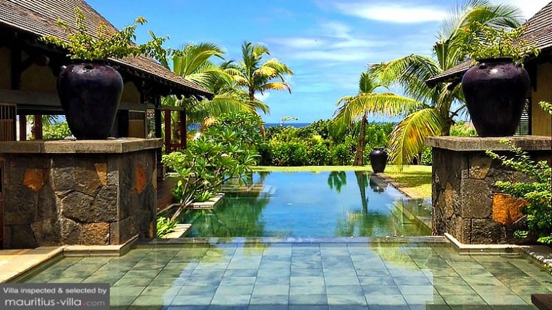 villa with pool in Mauritius 