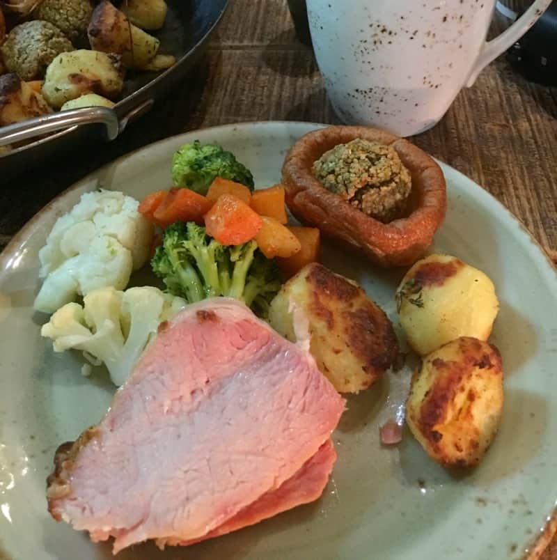 sample carver meal served at warwick castle knights village 