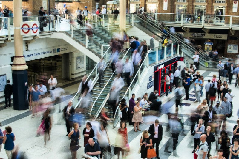 london-train station packed with travellers