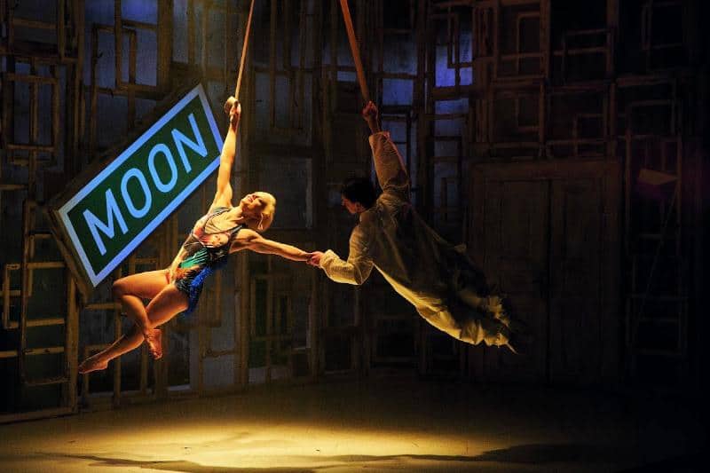 rope act from memories of fools CHAMÄLEON Theater Berlin