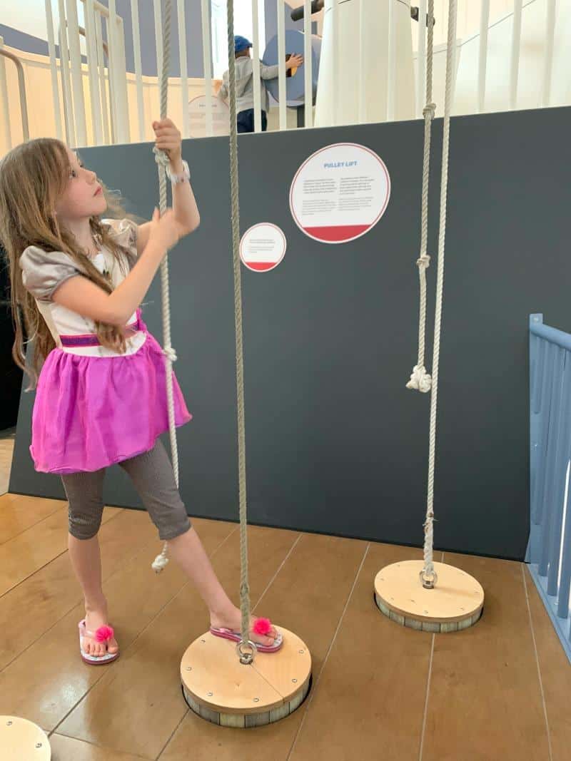 child playing with pulley lift at esplora interactive science centre