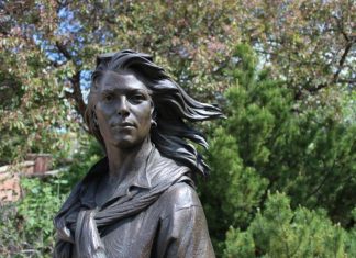 sculpture of women at Benson park loveland colorado