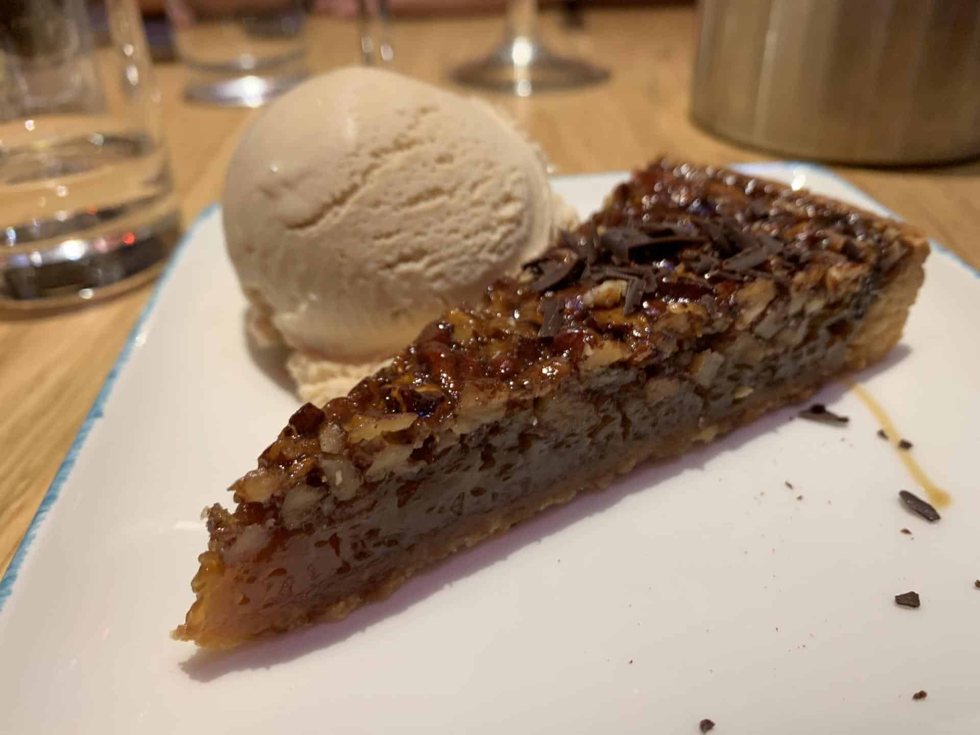 pecan pie and ice cream 