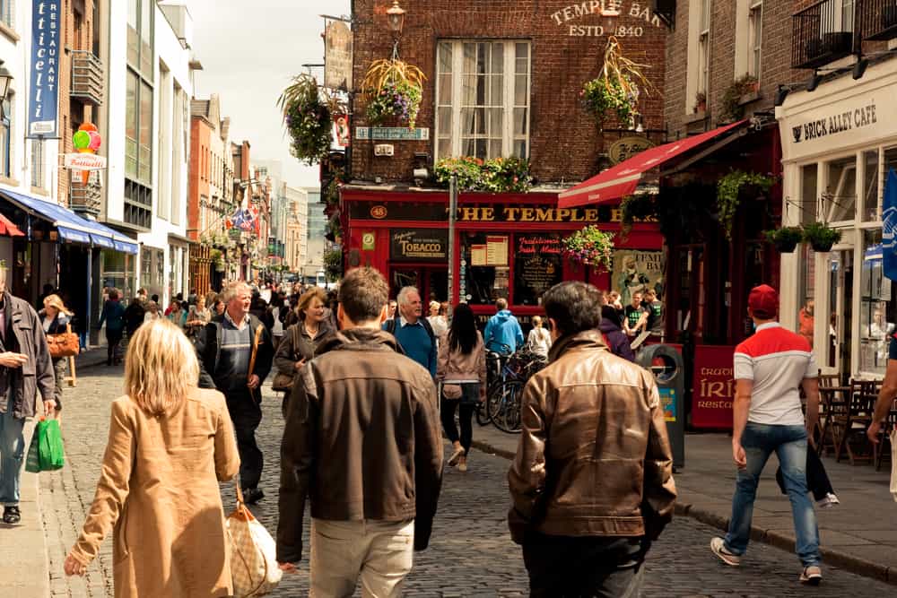 busy street in dublin with temple bar 