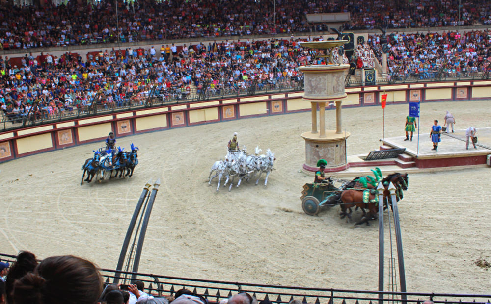 chariot racing at puy du fou 
