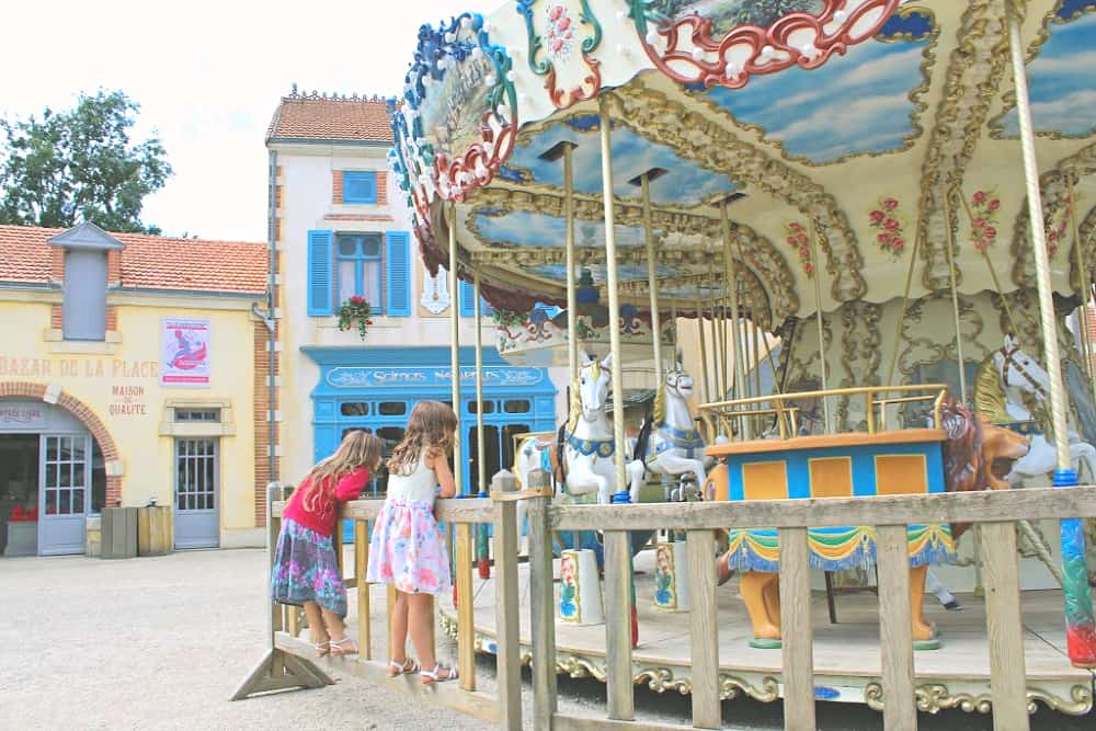 children looking at carrousel at Puy du Fou