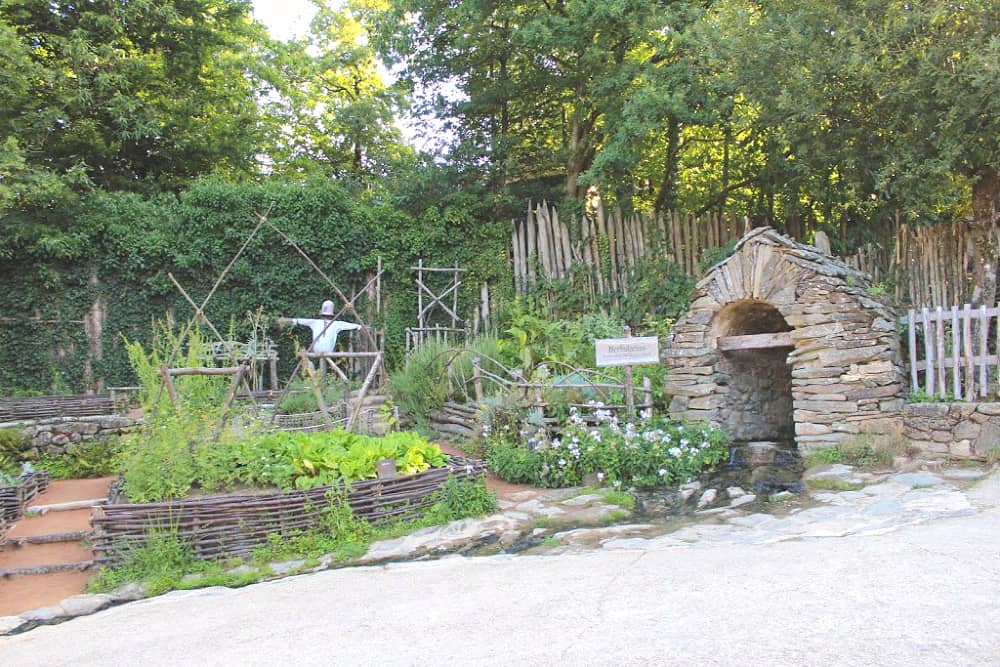 herb garden puy du fou