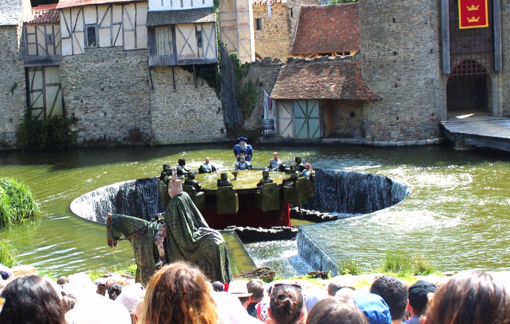 knights of the round table show at puy du fou