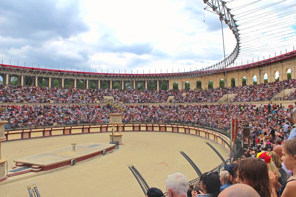 roman show theatre at puy du fou