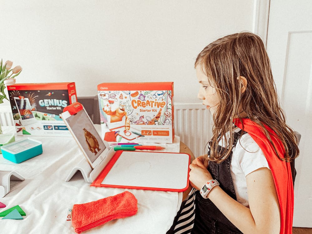 child playing osmo 