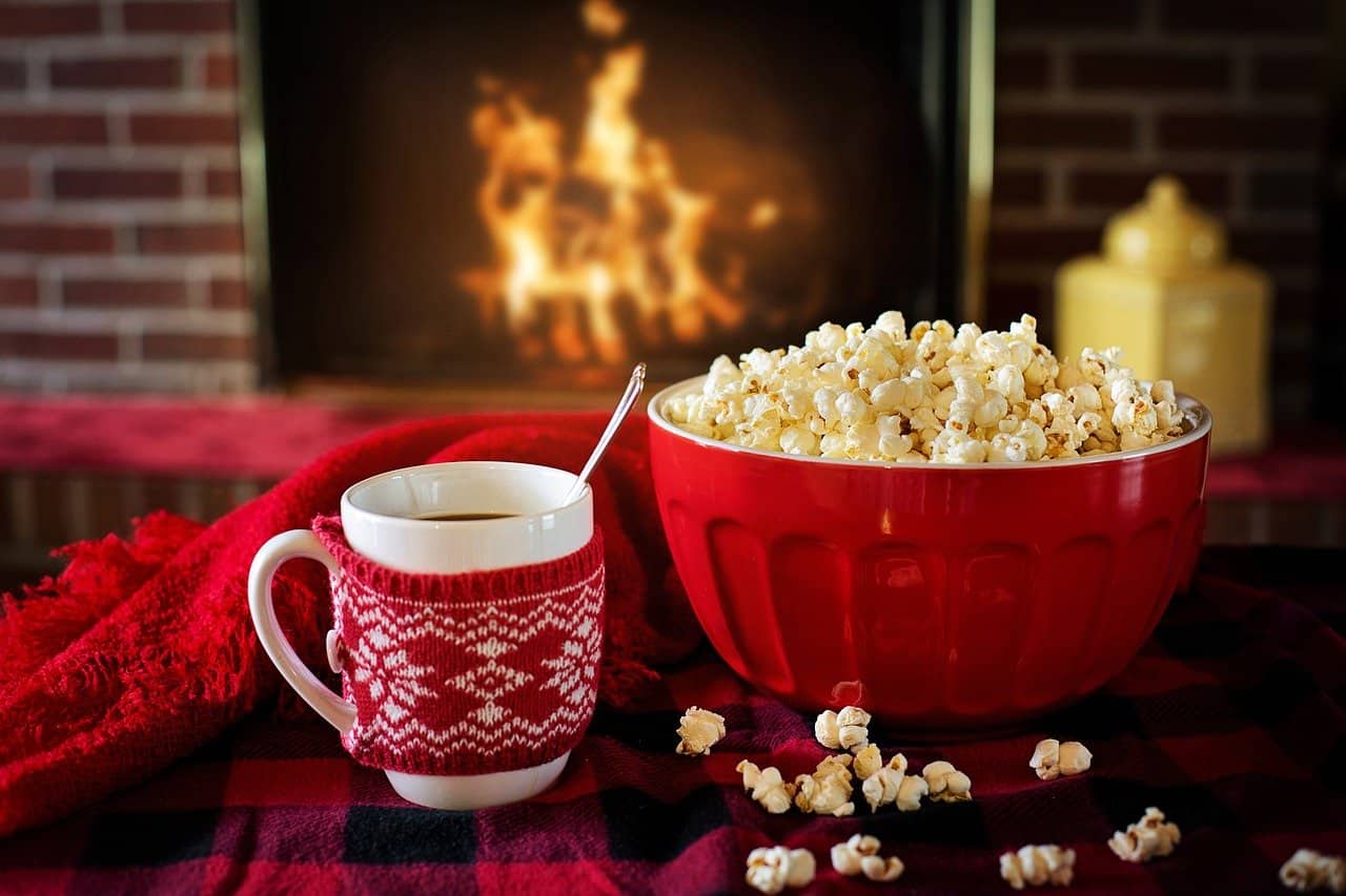 popcorn and hot chocolate 