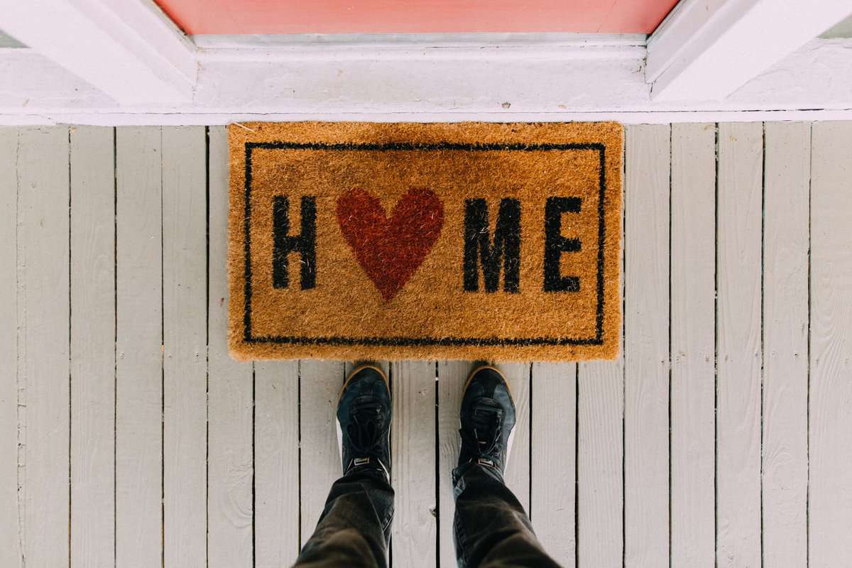 pexels-photo-2950003 black home area rug
