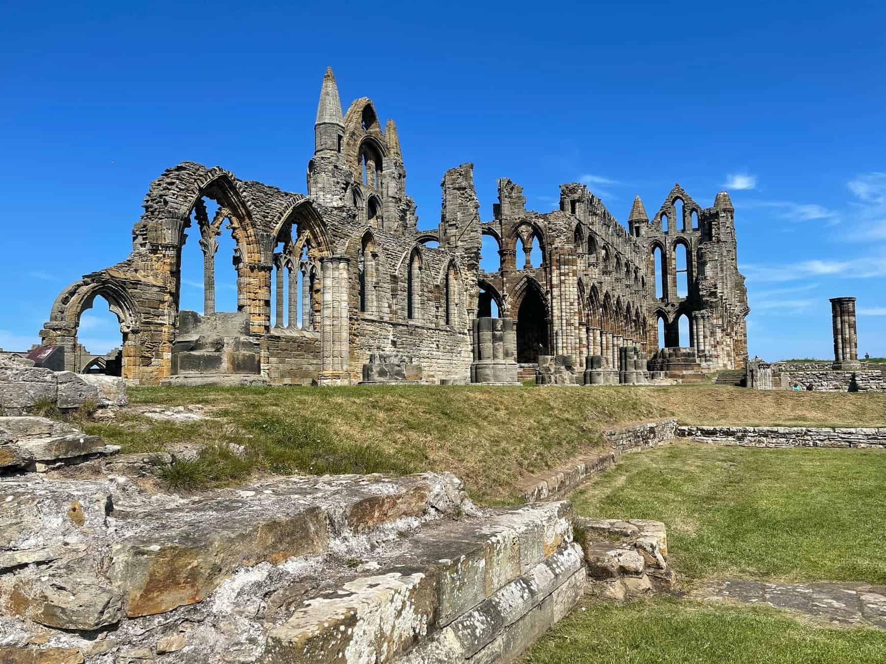 whitby abbey under the blue sky