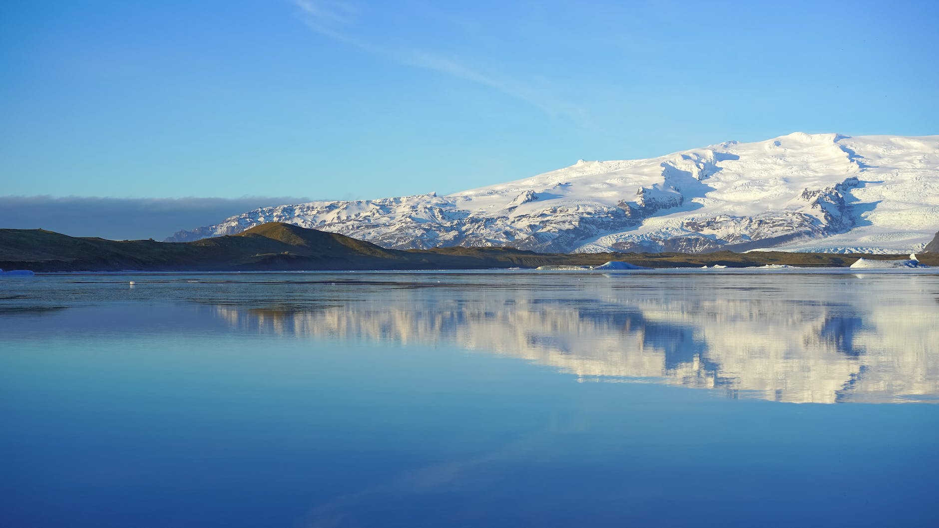 pexels-photo-15870911 glacier in iceland
