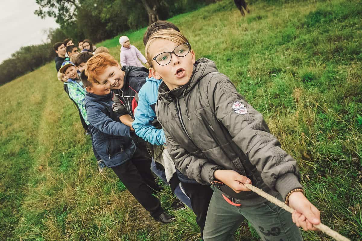 school kids playing tug of war